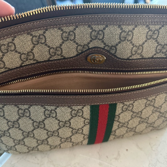Beautiful Gucci ophdia pouch . Only used a handful of times . - Picture 4 of 9